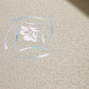 東レシルック 小紋k1360【奏美】氷割れ紋意匠 ベージュ色 花唐草 東レシルック 小紋k1360【奏美】氷割れ紋意匠 ベージュ色 花唐草